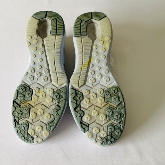 Nike Shoes In Season TR-8 Women 7.5 White Half Blue Athletic Training Sneaker - Picture 9 of 9